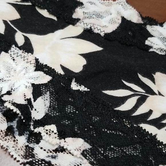 ๐ VS PANTIES - Picture 2 of 7